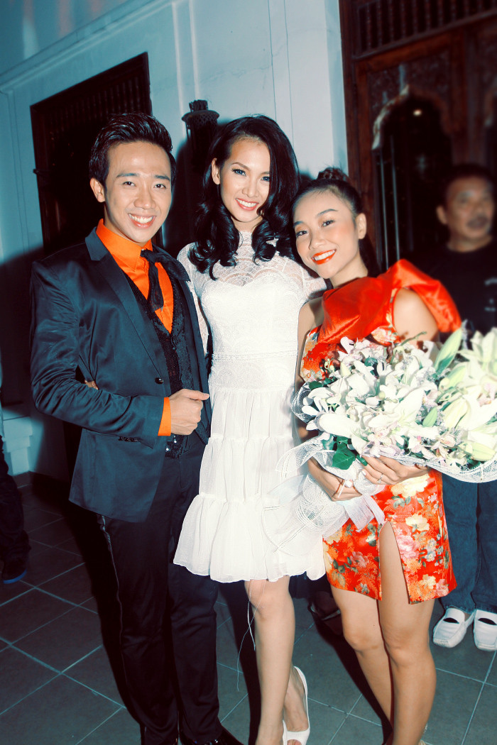 Đôi bạn Đoan Trang - Trấn Thành rất hạnh phúc khi có nhiều người bạn đến cùng chung vui