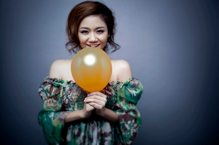 Trong album này, Văn Mai Hương cũng hân hạnh nhận được sự hỗ trợ góp mặt của những ca sỹ khách mời như Quốc Thiên, Hà Okio, Minh Vương Trong album này, Văn Mai Hương cũng hân hạnh nhận được sự hỗ trợ góp mặt của những ca sỹ khách mời như Quốc Thiên, Hà Okio, Minh Vương