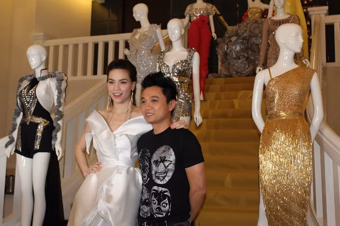 Không thể thiếu NTK Nguyễn Công Trí, người đã làm nên những bộ trang phục tuyệt vời cho show vừa rồi.