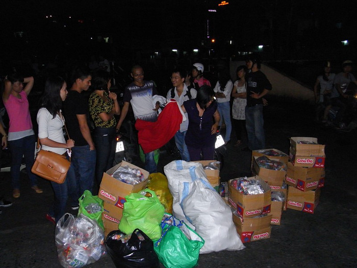 Đây là chương trình thiện nguyện xã hội do nhóm Từ thiện “Ngày Hạnh Phúc”(NHP) thực hiện trên website http://ngayhanhphuc.org và triển khai offline ngoài đường phố tại các quận nội thành Thành phố Hồ Chí Minh.