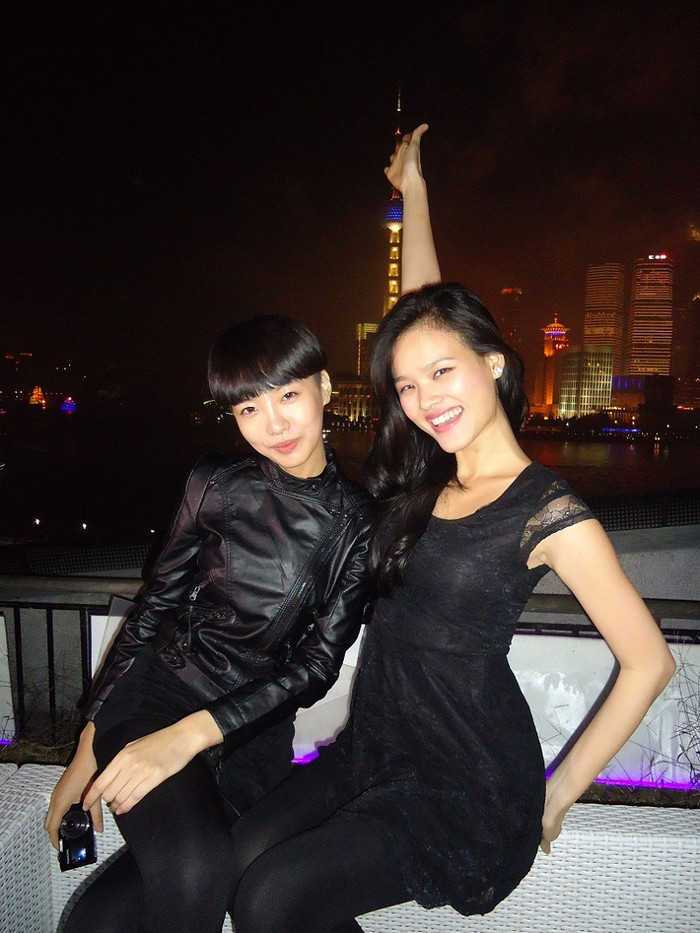 Tuyết Lan nhanh chóng hòa nhập vào không khí chung của cuộc thi. Tuyết Lan nhanh chóng hòa nhập vào không khí chung của cuộc thi.