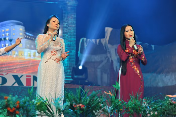 Liên khúc Mưa rừng & Lạnh trọn đêm mưa được hai giọng hát Đông Đào và Thùy Dương thể hiện khá sâu lắng