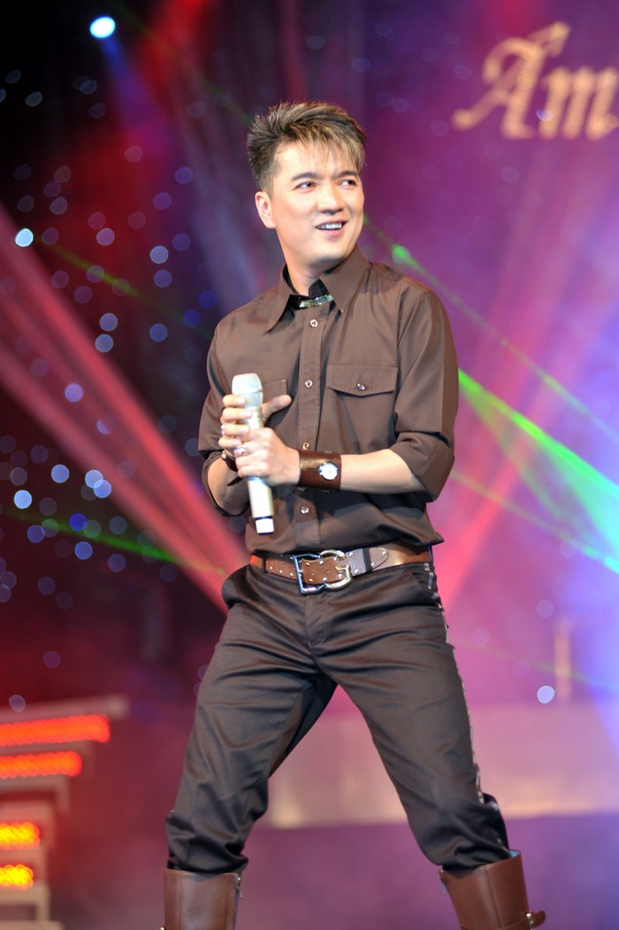 Đến phút cuối chương trình, Mr Đàm hát "sung" hơn với yêu cầu của khán giả Đến phút cuối chương trình, Mr Đàm hát "sung" hơn với yêu cầu của khán giả