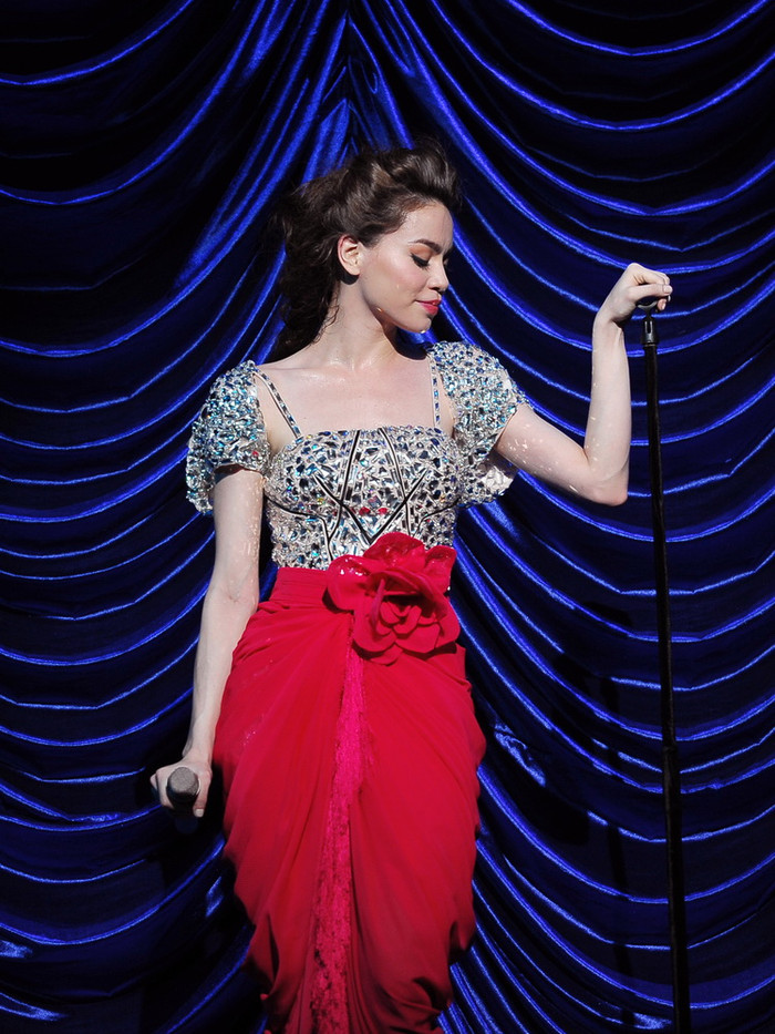 Không chỉ có những bài hát có tiết tấu nhanh, sôi động, Hồ Ngọc Hà còn mang đến những bản tình ca ngọt ngào giúp tên tuổi cô có vị trí đặc biệt trong lòng khán giả Không chỉ có những bài hát có tiết tấu nhanh, sôi động, Hồ Ngọc Hà còn mang đến những bản tình ca ngọt ngào giúp tên tuổi cô có vị trí đặc biệt trong lòng khán giả