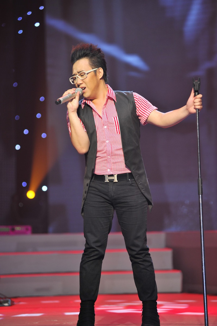 "Suy tư" của tác giả Lê Anh Dũng được Trung Quân Idol trình bày rất thành công một phần bởi vì giai điệu hay của bài hát, đây là một ca khúc R&B nói về sự trăn trở của giới trẻ khi họ bước vào ngưỡng cửa cuộc đời với nhiều chông gai, thử thách.