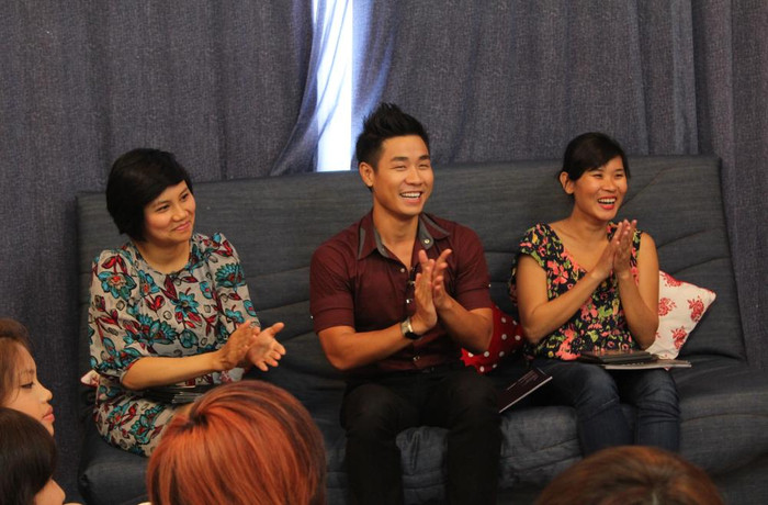 Buổi đào tạo về ngữ điệu chính thức bắt đầu bằng một trò chơi khá vui nhộn để rèn luyện kỹ năng phát âm tròn vành rõ chữ.