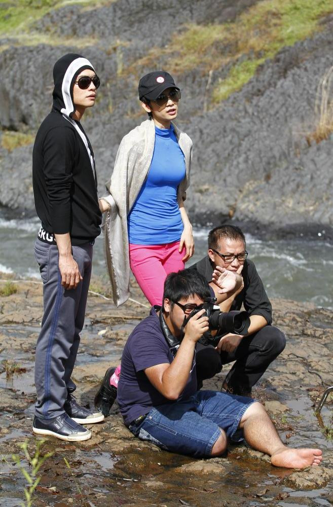 Nhiếp ảnh gia Milor Trần canh từng khoảnh khắc xuất thần của các thí sinh Nhiếp ảnh gia Milor Trần canh từng khoảnh khắc xuất thần của các thí sinh