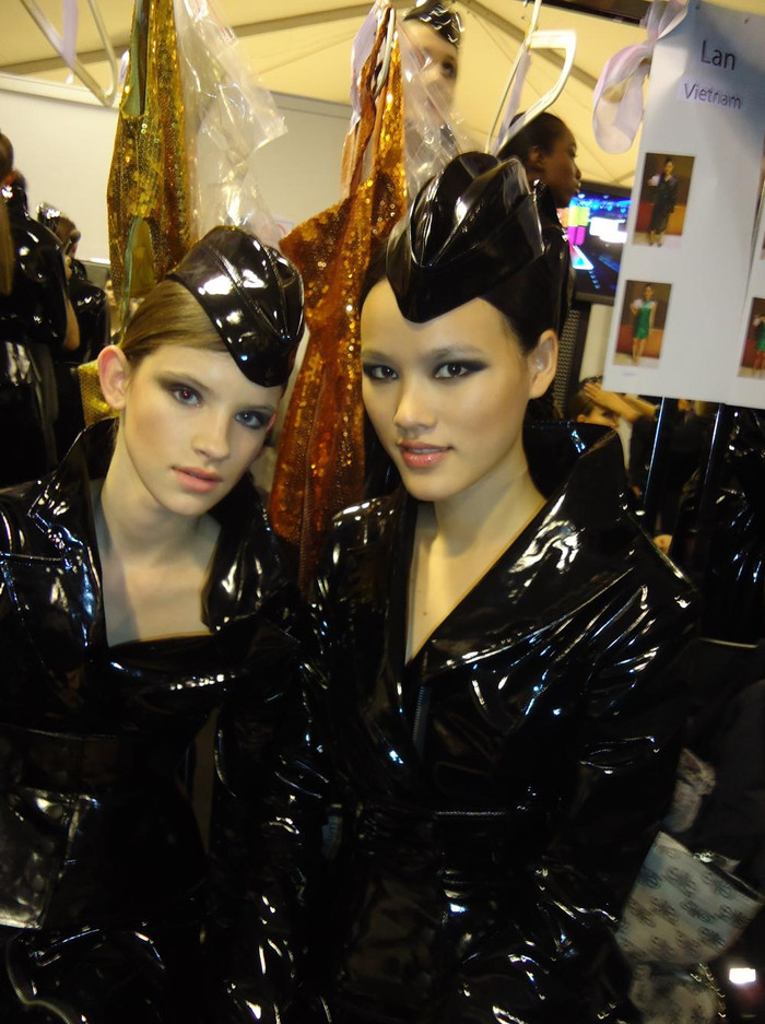 Trong một hoạt động của cuộc thi, Tuyết Lan cùng với các thí sinh khác đều phải diện cùng một loại trang phục và kiểu tóc. Thử thách của việc này là làm sao để bạn được nhận ra và tạo được ấn tượng trong một rừng những cô gái đều xinh đẹp và cá tính. Trong một hoạt động của cuộc thi, Tuyết Lan cùng với các thí sinh khác đều phải diện cùng một loại trang phục và kiểu tóc. Thử thách của việc này là làm sao để bạn được nhận ra và tạo được ấn tượng trong một rừng những cô gái đều xinh đẹp và cá tính.