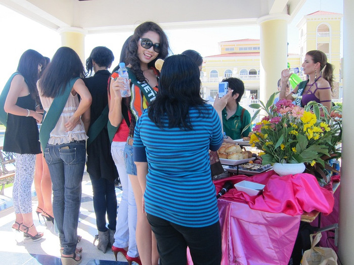 Gần gũi, sẵn sàng kết bạn với những thí sinh khác sẽ giúp Phan Thị Mơ thêm "điểm" Gần gũi, sẵn sàng kết bạn với những thí sinh khác sẽ giúp Phan Thị Mơ thêm "điểm"