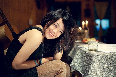 Bước qua tuổi 18, cô bé ngày nào giờ cũng biết làm điệu để dần thoát khỏi hình ảnh "teen". Bước qua tuổi 18, cô bé ngày nào giờ cũng biết làm điệu để dần thoát khỏi hình ảnh "teen".