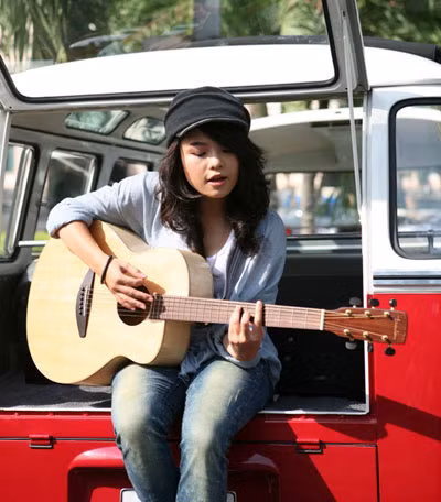 "Bụi bặm" một chút, gợi nhớ phong cách Lê Cát Trọng Lý.