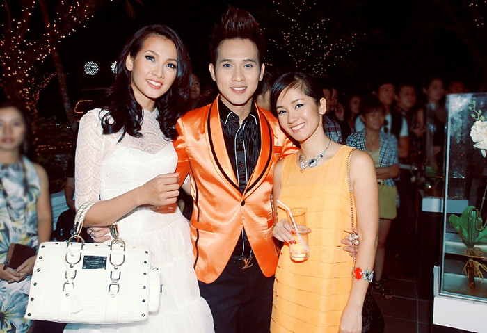 Ca sĩ Hồng Nhung và Nguyên Vũ cũng có mặt chúc mừng cặp đôi ăn ý này