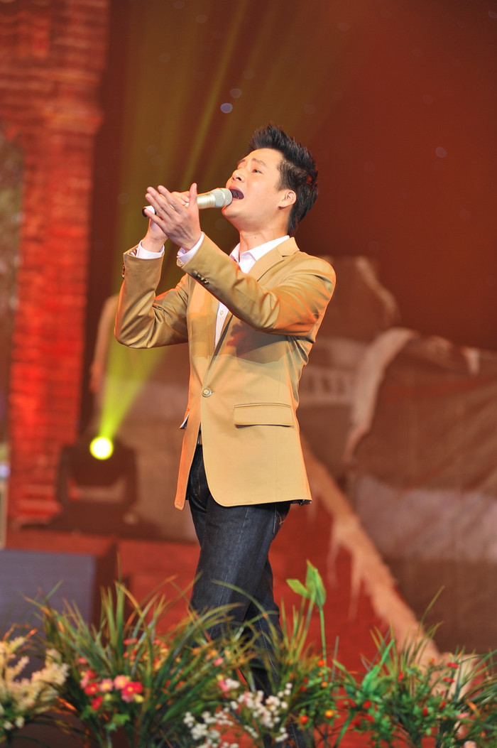 Để mang đến một không gian âm nhạc thật sự trọn vẹn, Quang Dũng góp vào hai bài hát trữ tình Về đây em và Bây giờ tháng mấy. Đây là chương trình chú trọng vào ca khúc và ca sĩ hơn là dàn dựng sân khấu, vì vậy khán giả hoàn toàn tập trung vào cảm nhận âm nhạc