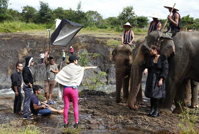 Nguyễn Thị Tuyết cũng cố gắng thể hiện nét riêng của mình Nguyễn Thị Tuyết cũng cố gắng thể hiện nét riêng của mình