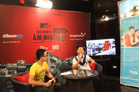 Ca sỹ Đức Tuấn và fan phản ứng về nhận xét của nhạc sỹ Quốc Trung Ca sỹ Đức Tuấn và fan phản ứng về nhận xét của nhạc sỹ Quốc Trung