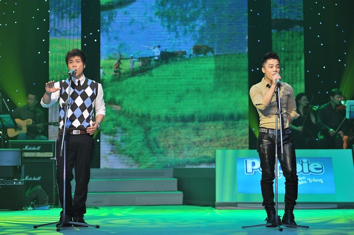 Bài hát "Việt Nam trong tôi" qua sự thể hiện của Đinh Mạnh Ninh và Hồng Dương.