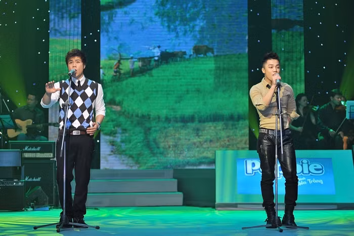 Bài hát "Việt Nam trong tôi" qua sự thể hiện của Đinh Mạnh Ninh và Hồng Dương.