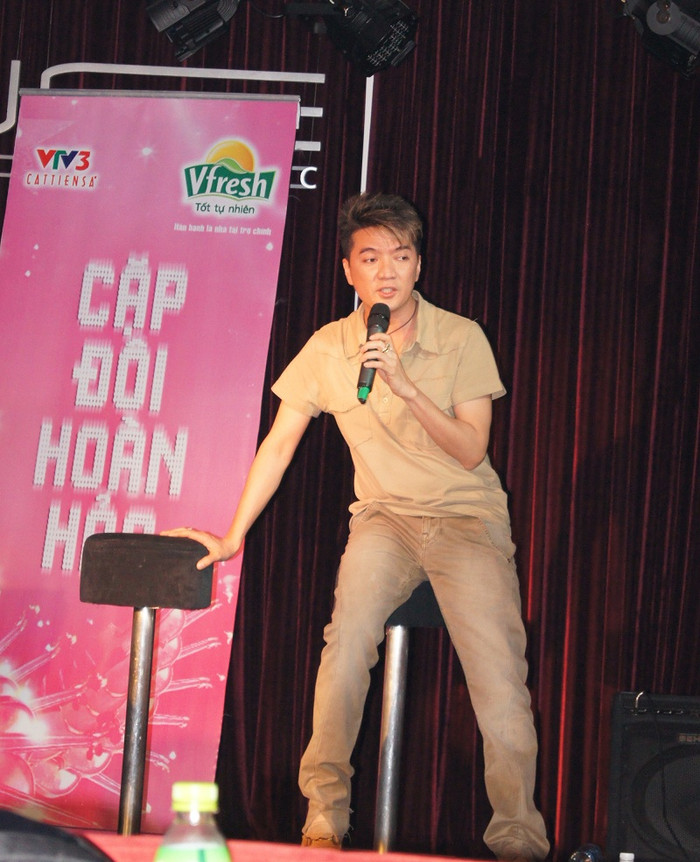 Đàm Vĩnh Hưng đến tập một mình và thiếu mất Kim Thư Đàm Vĩnh Hưng đến tập một mình và thiếu mất Kim Thư