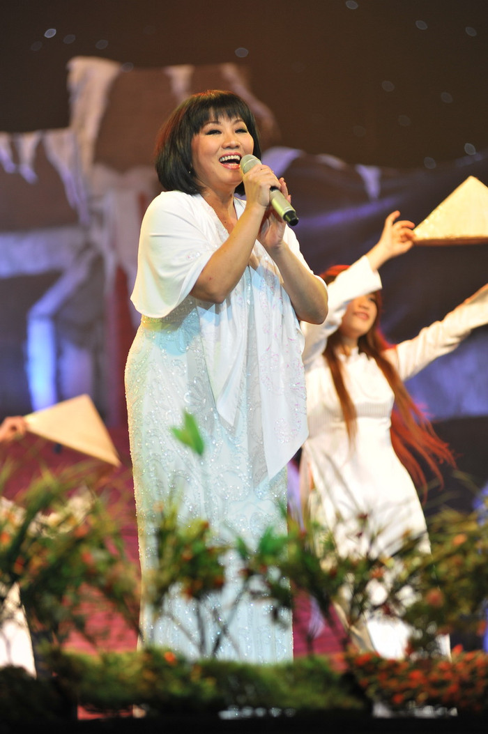 Như một giọng hát "vượt thời gian", ca sĩ Cẩm Vân trải lòng qua hai cung bậc cảm xúc khác nhau Đêm đông và Sài Gòn đẹp lắm