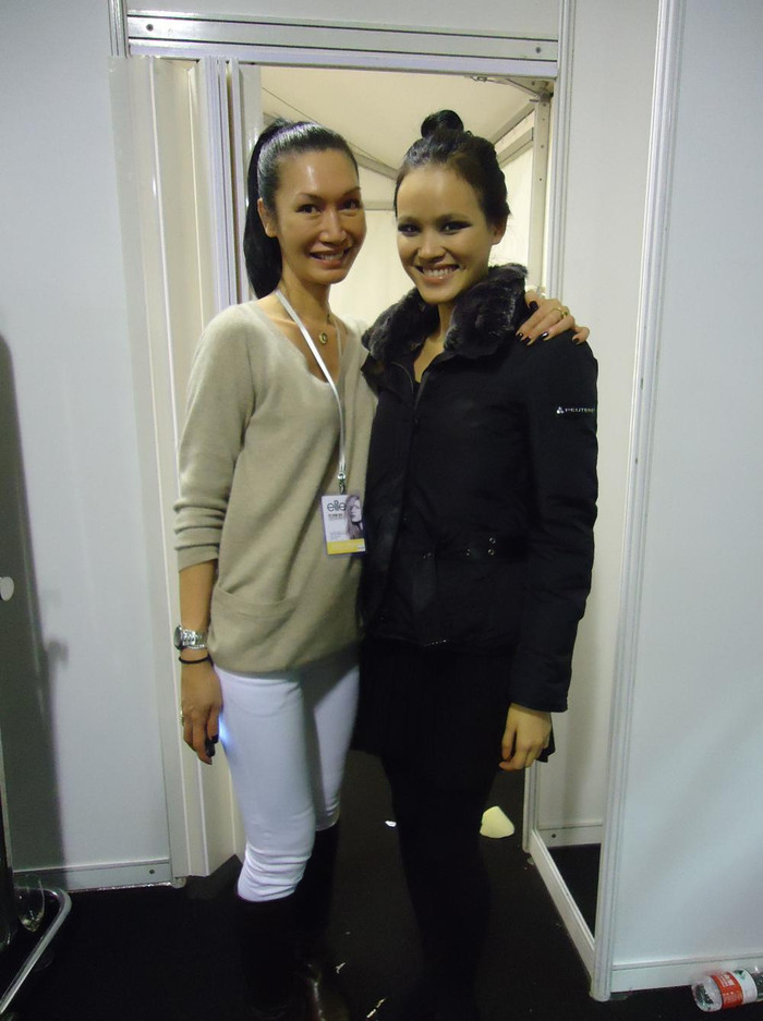 Tuyết Lan chụp ảnh cùng quản lý thí sinh khu vực châu Á. Cô tâm sự chính thành viên ekip này đã động viên các thí sinh rất nhiều trong hoạt động Talent Night – nơi các cô gái sẽ diện những bộ trang phục của quốc gia mình và cho mọi người biết họ đến từ đâu và họ thực sự là người như thế nào. Tuyết Lan chụp ảnh cùng quản lý thí sinh khu vực châu Á. Cô tâm sự chính thành viên ekip này đã động viên các thí sinh rất nhiều trong hoạt động Talent Night – nơi các cô gái sẽ diện những bộ trang phục của quốc gia mình và cho mọi người biết họ đến từ đâu và họ thực sự là người như thế nào.