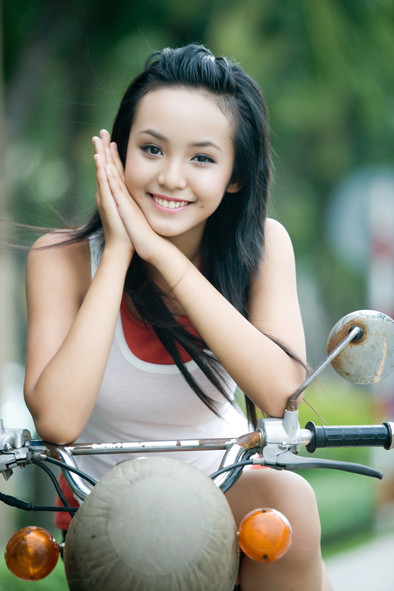 Dù trên sàn diễn hay ngoài đời, Bảo Trân luôn xuất hiện với nụ cười trong veo. Đó cũng là chìa khóa giúp teen model này sớm chiếm được cảm tình của mọi người Dù trên sàn diễn hay ngoài đời, Bảo Trân luôn xuất hiện với nụ cười trong veo. Đó cũng là chìa khóa giúp teen model này sớm chiếm được cảm tình của mọi người