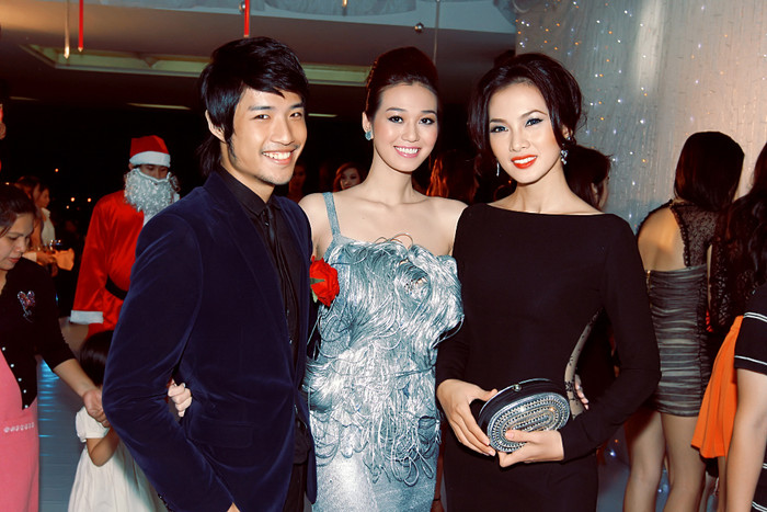 Hồ Vĩnh Anh, Khánh My và Kim Thư là những người bạn thân của nhau Hồ Vĩnh Anh, Khánh My và Kim Thư là những người bạn thân của nhau