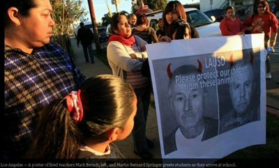 Nhiều người ra đường phản đối Berndt Nhiều người ra đường phản đối Berndt