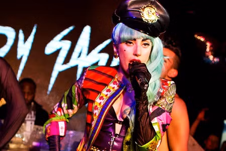 ... và Lady Gaga sẽ làm 
