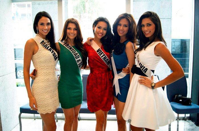 Mỗi người đẹp khoe dáng và sự đáng yêu của mình Mỗi người đẹp khoe dáng và sự đáng yêu của mình