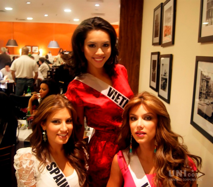 Hai người bạn đến từ Tây Ban Nha và Venezuela Hai người bạn đến từ Tây Ban Nha và Venezuela