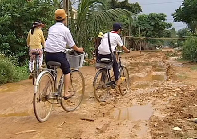 Với các em vùng cao, việc được đến trường là một niềm vui, cho dù phải... lội bùn NHỮNG NỖI KHỔ CỦA HỌC SINH VIỆT NAM (P2) <<NỮ SINH CĐ DU LỊCH ĐẸP DỊU DÀNG TRONG NẮNG THU <<VẺ ĐẸP KIÊU SA CỦA HOT GIRL CĐ TRUYỀN HÌNH HÀ NỘI