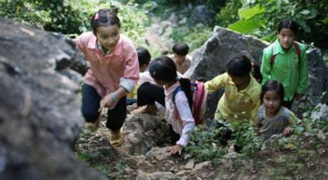 Vắt áo, xắn quần lội suối vượt lũ tới trường. NHỮNG NỖI KHỔ CỦA HỌC SINH VIỆT NAM (P2) <<NỮ SINH CĐ DU LỊCH ĐẸP DỊU DÀNG TRONG NẮNG THU <<VẺ ĐẸP KIÊU SA CỦA HOT GIRL CĐ TRUYỀN HÌNH HÀ NỘI Vắt áo, xắn quần lội suối vượt lũ tới trường. NHỮNG NỖI KHỔ CỦA HỌC SINH VIỆT NAM (P2) <<NỮ SINH CĐ DU LỊCH ĐẸP DỊU DÀNG TRONG NẮNG THU <<VẺ ĐẸP KIÊU SA CỦA HOT GIRL CĐ TRUYỀN HÌNH HÀ NỘI