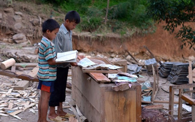 Bão đến rồi đi, để lại cho các em là ngôi trường đổ nát, sách vở không còn nữa. NHỮNG NỖI KHỔ CỦA HỌC SINH VIỆT NAM (P2) <<NỮ SINH CĐ DU LỊCH ĐẸP DỊU DÀNG TRONG NẮNG THU <<VẺ ĐẸP KIÊU SA CỦA HOT GIRL CĐ TRUYỀN HÌNH HÀ NỘI Bão đến rồi đi, để lại cho các em là ngôi trường đổ nát, sách vở không còn nữa. NHỮNG NỖI KHỔ CỦA HỌC SINH VIỆT NAM (P2) <<NỮ SINH CĐ DU LỊCH ĐẸP DỊU DÀNG TRONG NẮNG THU <<VẺ ĐẸP KIÊU SA CỦA HOT GIRL CĐ TRUYỀN HÌNH HÀ NỘI
