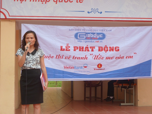 Đánh giá về cuộc thi, bà Đỗ Thủy – Hiệu phó, phụ trách Tiểu học Nguyễn Đình Chiểu nói: “Đây là cơ hội để các em thể hiện được mình, phát huy khả năng sáng tạo. Đặc biệt, đối với 103 học sinh khiếm thị tại trường thì đây là điều giúp các em thể hiện đam mê, năng khiếu hội họa của mình. Để vẽ được, học sinh khiếm thị phải dùng bảng lưới dưới sự hướng dẫn các khối hình của cô giáo mỹ thuật. Tuy nhiên, những bức vẽ của các em đều rất có hồn, có cảm xúc”. Đánh giá về cuộc thi, bà Đỗ Thủy – Hiệu phó, phụ trách Tiểu học Nguyễn Đình Chiểu nói: “Đây là cơ hội để các em thể hiện được mình, phát huy khả năng sáng tạo. Đặc biệt, đối với 103 học sinh khiếm thị tại trường thì đây là điều giúp các em thể hiện đam mê, năng khiếu hội họa của mình. Để vẽ được, học sinh khiếm thị phải dùng bảng lưới dưới sự hướng dẫn các khối hình của cô giáo mỹ thuật. Tuy nhiên, những bức vẽ của các em đều rất có hồn, có cảm xúc”.