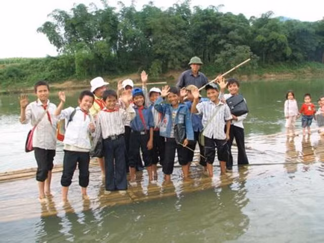 Những cảnh trẻ em qua sông như thế này khiến nhiều người vẫn run sợ. <<NỮ SINH CĐ DU LỊCH ĐẸP DỊU DÀNG TRONG NẮNG THU <<VẺ ĐẸP KIÊU SA CỦA HOT GIRL CĐ TRUYỀN HÌNH HÀ NỘI <<Á KHÔI CĐ TRUYỀN HÌNH TRỊNH THU THẢO ĐẸP RẠNG NGỜI ĐÓN TRUNG THU <<HOTGIRL CẨM TÚ ĐẸP LÃNG MẠN TRONG SẮC MÀU HOA CỎ