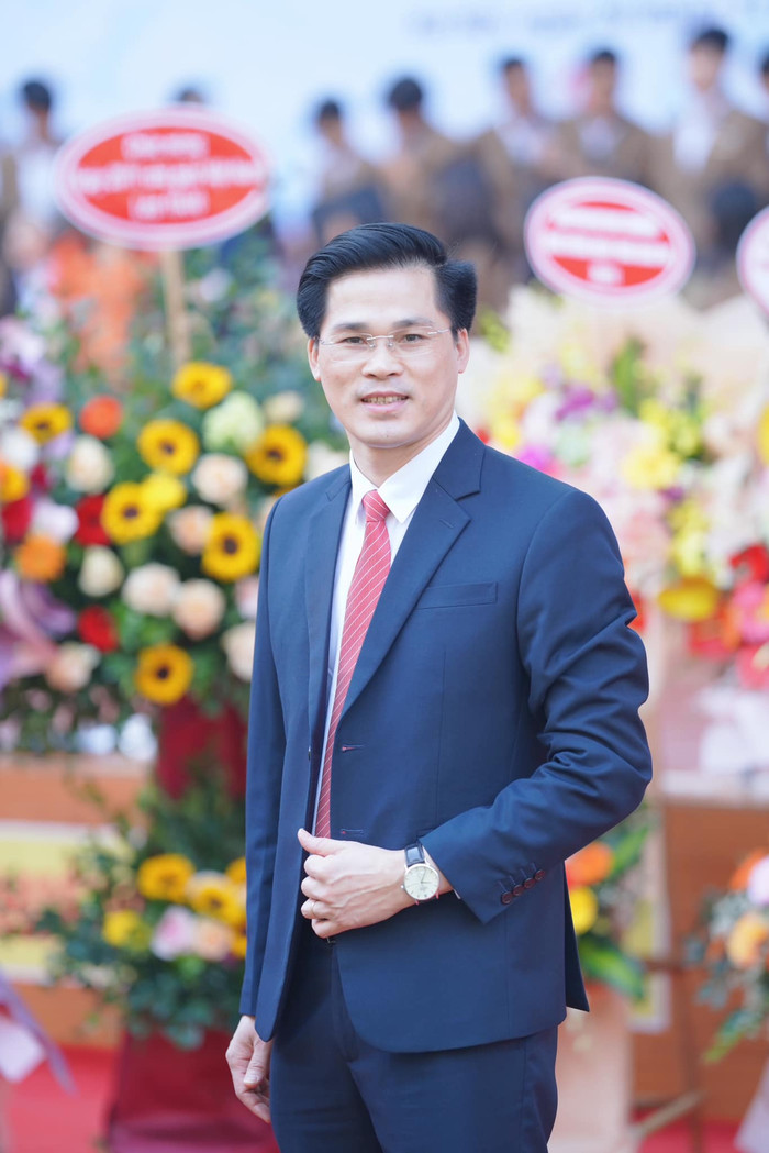 Phó Giáo sư, Tiến sĩ Nguyễn Mạnh Hưởng – Trưởng Bộ môn Lý luận và phương pháp dạy học, Khoa Lịch sử, Trường Đại học Sư phạm Hà Nội. Ảnh: NVCC 404536621_2703985963092037_7340810240979431929_n.jpg