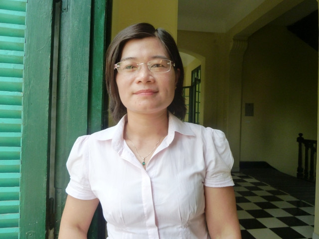 Lê Thị Thu Hương (GV sử Trường THPT Chu Văn An, Hà Nội) cho rằng đưa nội dung chủ quyền biển đảo vào chương trình phổ thông càng sớm càng tốt. Bộ GD cần có tài liệu thống nhất. Lê Thị Thu Hương (GV sử Trường THPT Chu Văn An, Hà Nội) cho rằng đưa nội dung chủ quyền biển đảo vào chương trình phổ thông càng sớm càng tốt. Bộ GD cần có tài liệu thống nhất.