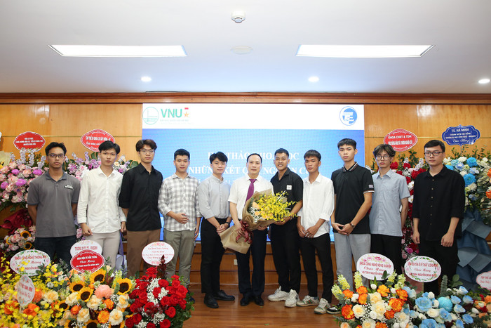 Giáo sư, Tiến sĩ Khoa học Nguyễn Đình Đức đã bồi dưỡng nhiều thế hệ trẻ trong lĩnh vực kỹ thuật xây dựng cho đất nước. Giáo sư, Tiến sĩ Khoa học Nguyễn Đình Đức đã bồi dưỡng nhiều thế hệ trẻ trong lĩnh vực kỹ thuật xây dựng cho đất nước.