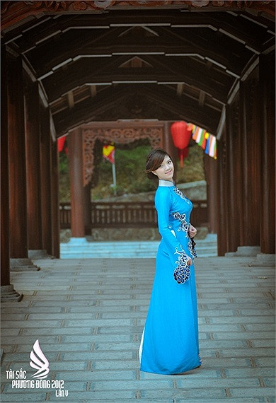 Quy tụ nhiều gương mặt triển vọng, cuộc thi. >>Những nữ sinh diện áo dài đẹp hơn vẻ xuân thì của Mai Phương Thúy (P26) >>Những nữ sinh diện áo dài đẹp hơn vẻ xuân thì của Mai Phương Thúy (P25) >>Midu đẹp tinh khôi giữa phố Sài Gòn >>Nữ sinh HV Báo chí và Tuyên truyền khoe nét thanh tân, quyến rũ