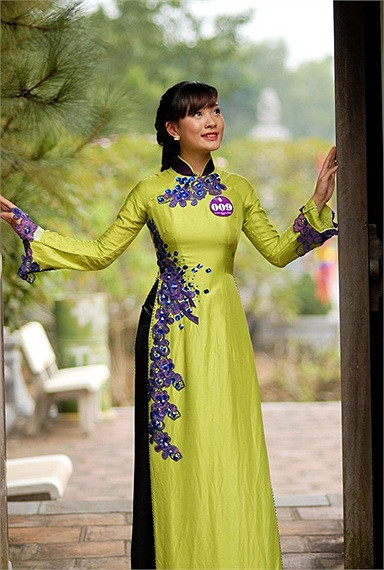 Nét hiện đại và truyền thống được thể hiện hài hòa trong từng khuôn hình. >>Những nữ sinh diện áo dài đẹp hơn vẻ xuân thì của Mai Phương Thúy (P26) >>Những nữ sinh diện áo dài đẹp hơn vẻ xuân thì của Mai Phương Thúy (P25) >>Midu đẹp tinh khôi giữa phố Sài Gòn >>Nữ sinh HV Báo chí và Tuyên truyền khoe nét thanh tân, quyến rũ