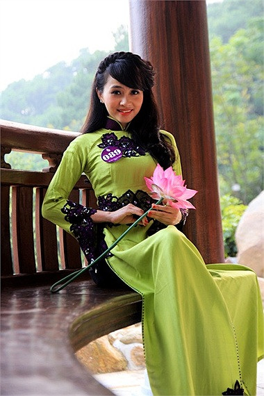 Vẻ đẹp dung dị mà khiến lòng người xao xuyến. >>Những nữ sinh diện áo dài đẹp hơn vẻ xuân thì của Mai Phương Thúy (P26) >>Những nữ sinh diện áo dài đẹp hơn vẻ xuân thì của Mai Phương Thúy (P25) >>Midu đẹp tinh khôi giữa phố Sài Gòn >>Nữ sinh HV Báo chí và Tuyên truyền khoe nét thanh tân, quyến rũ