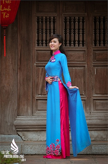 Tài sắc phương Đông là cuộc thi diễn ra hai năm một lần vào tháng 10 hàng năm do trường ĐH Phương Đông tổ chức. >>Những nữ sinh diện áo dài đẹp hơn vẻ xuân thì của Mai Phương Thúy (P26) >>Những nữ sinh diện áo dài đẹp hơn vẻ xuân thì của Mai Phương Thúy (P25) >>Midu đẹp tinh khôi giữa phố Sài Gòn >>Nữ sinh HV Báo chí và Tuyên truyền khoe nét thanh tân, quyến rũ