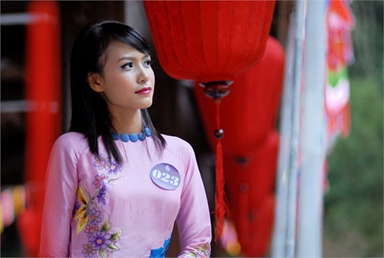 Sự tươi trẻ của nữ sinh Phương Đông. >>Những nữ sinh diện áo dài đẹp hơn vẻ xuân thì của Mai Phương Thúy (P26) >>Những nữ sinh diện áo dài đẹp hơn vẻ xuân thì của Mai Phương Thúy (P25) >>Midu đẹp tinh khôi giữa phố Sài Gòn >>Nữ sinh HV Báo chí và Tuyên truyền khoe nét thanh tân, quyến rũ