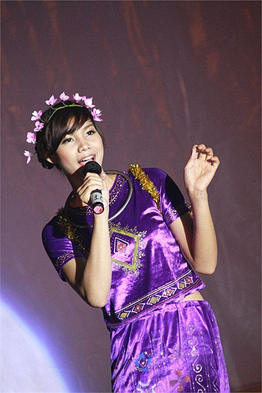 Xinh đẹp và duyên dáng trong phần thi biểu diễn tài năng. >>Những nữ sinh diện áo dài đẹp hơn vẻ xuân thì của Mai Phương Thúy (P25) >>Midu đẹp tinh khôi giữa phố Sài Gòn >>Nữ sinh HV Báo chí và Tuyên truyền khoe nét thanh tân, quyến rũ Xinh đẹp và duyên dáng trong phần thi biểu diễn tài năng. >>Những nữ sinh diện áo dài đẹp hơn vẻ xuân thì của Mai Phương Thúy (P25) >>Midu đẹp tinh khôi giữa phố Sài Gòn >>Nữ sinh HV Báo chí và Tuyên truyền khoe nét thanh tân, quyến rũ