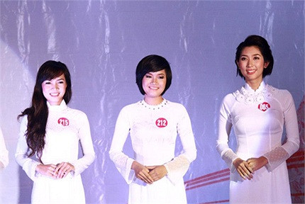 Vừa qua, đại học Khoa học xã hội và nhân văn TP.HCM đã diễn ra đêm chung kết cuộc thi “Nét đẹp Sinh viên Nhân văn lần 1” với 20 thí sinh xuất sắc nhất được chọn ra từ 300 cô gái đăng kí tham gia. >>Những nữ sinh diện áo dài đẹp hơn vẻ xuân thì của Mai Phương Thúy (P25) >>Midu đẹp tinh khôi giữa phố Sài Gòn >>Nữ sinh HV Báo chí và Tuyên truyền khoe nét thanh tân, quyến rũ Vừa qua, đại học Khoa học xã hội và nhân văn TP.HCM đã diễn ra đêm chung kết cuộc thi “Nét đẹp Sinh viên Nhân văn lần 1” với 20 thí sinh xuất sắc nhất được chọn ra từ 300 cô gái đăng kí tham gia. >>Những nữ sinh diện áo dài đẹp hơn vẻ xuân thì của Mai Phương Thúy (P25) >>Midu đẹp tinh khôi giữa phố Sài Gòn >>Nữ sinh HV Báo chí và Tuyên truyền khoe nét thanh tân, quyến rũ