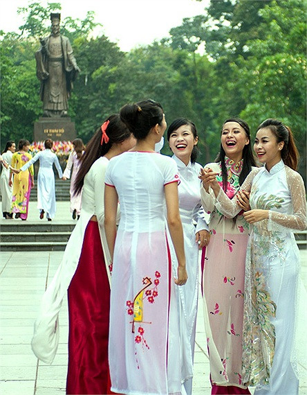 Vui vẻ trò chuyện khi đã hoàn thành xong một bài nhảy đầy ý nghĩa. >>Những nữ sinh diện áo dài đẹp hơn vẻ xuân thì của Mai Phương Thúy (P25) >>Midu đẹp tinh khôi giữa phố Sài Gòn >>Nữ sinh HV Báo chí và Tuyên truyền khoe nét thanh tân, quyến rũ Vui vẻ trò chuyện khi đã hoàn thành xong một bài nhảy đầy ý nghĩa. >>Những nữ sinh diện áo dài đẹp hơn vẻ xuân thì của Mai Phương Thúy (P25) >>Midu đẹp tinh khôi giữa phố Sài Gòn >>Nữ sinh HV Báo chí và Tuyên truyền khoe nét thanh tân, quyến rũ