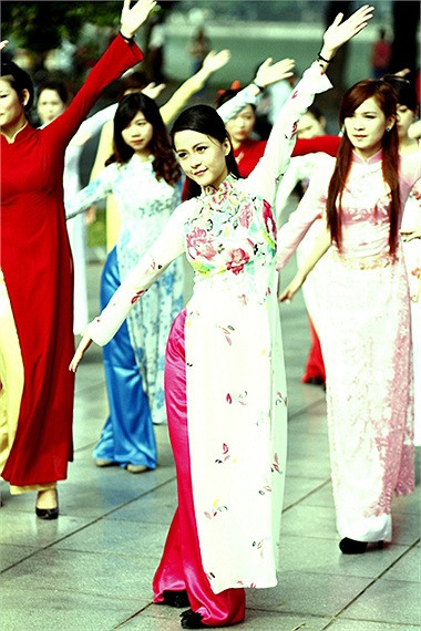 Các nữ sinh cuộc thi Imiss Thăng Long cùng nhau thể hiện bài nhảy Flashmob với chủ đề Kết nối yêu thương. >>Những nữ sinh diện áo dài đẹp hơn vẻ xuân thì của Mai Phương Thúy (P25) >>Midu đẹp tinh khôi giữa phố Sài Gòn >>Nữ sinh HV Báo chí và Tuyên truyền khoe nét thanh tân, quyến rũ Các nữ sinh cuộc thi Imiss Thăng Long cùng nhau thể hiện bài nhảy Flashmob với chủ đề Kết nối yêu thương. >>Những nữ sinh diện áo dài đẹp hơn vẻ xuân thì của Mai Phương Thúy (P25) >>Midu đẹp tinh khôi giữa phố Sài Gòn >>Nữ sinh HV Báo chí và Tuyên truyền khoe nét thanh tân, quyến rũ