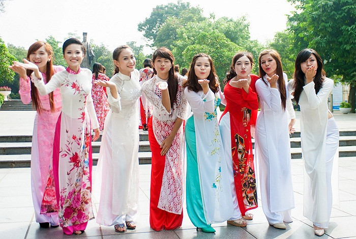 Tạo dáng Xì tin. >>Những nữ sinh diện áo dài đẹp hơn vẻ xuân thì của Mai Phương Thúy (P25) >>Midu đẹp tinh khôi giữa phố Sài Gòn >>Nữ sinh HV Báo chí và Tuyên truyền khoe nét thanh tân, quyến rũ Tạo dáng Xì tin. >>Những nữ sinh diện áo dài đẹp hơn vẻ xuân thì của Mai Phương Thúy (P25) >>Midu đẹp tinh khôi giữa phố Sài Gòn >>Nữ sinh HV Báo chí và Tuyên truyền khoe nét thanh tân, quyến rũ