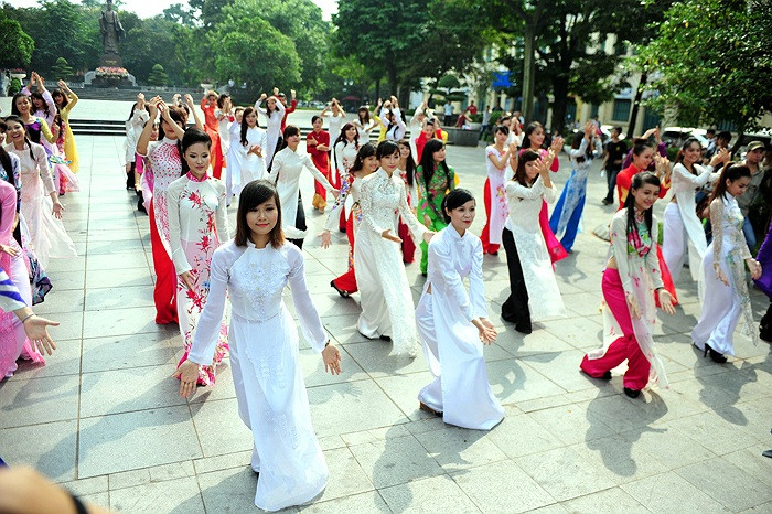 Chùm ảnh: Nữ sinh Imiss nhảy flashmob gắn kết yêu thương ảnh 3 Chùm ảnh: Nữ sinh Imiss nhảy flashmob gắn kết yêu thương ảnh 3