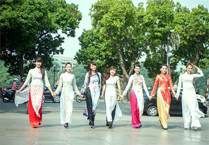 Sau phần nhảy flashmob, 30 thí sinh xuất sắc nhất sẽ bước tiếp vào vòng thi Tài năng thăng hoa. Sau phần nhảy flashmob, 30 thí sinh xuất sắc nhất sẽ bước tiếp vào vòng thi Tài năng thăng hoa.